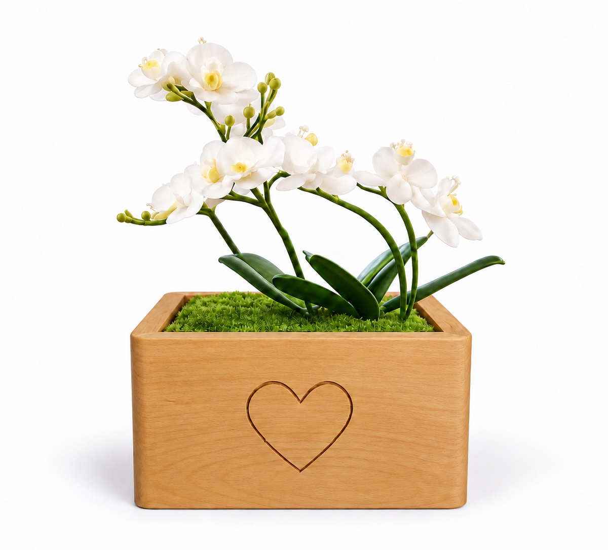 Urne Orchidée aus Buchenholz mit künstlichen weißen Orchideen und einem in die Holzfront eingravierten Herz.